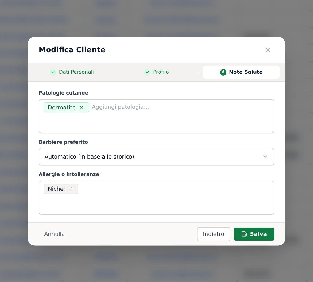 Il modulo cliente al terzo passo, Note Salute, con patologie cutanee e allergie come etichette.