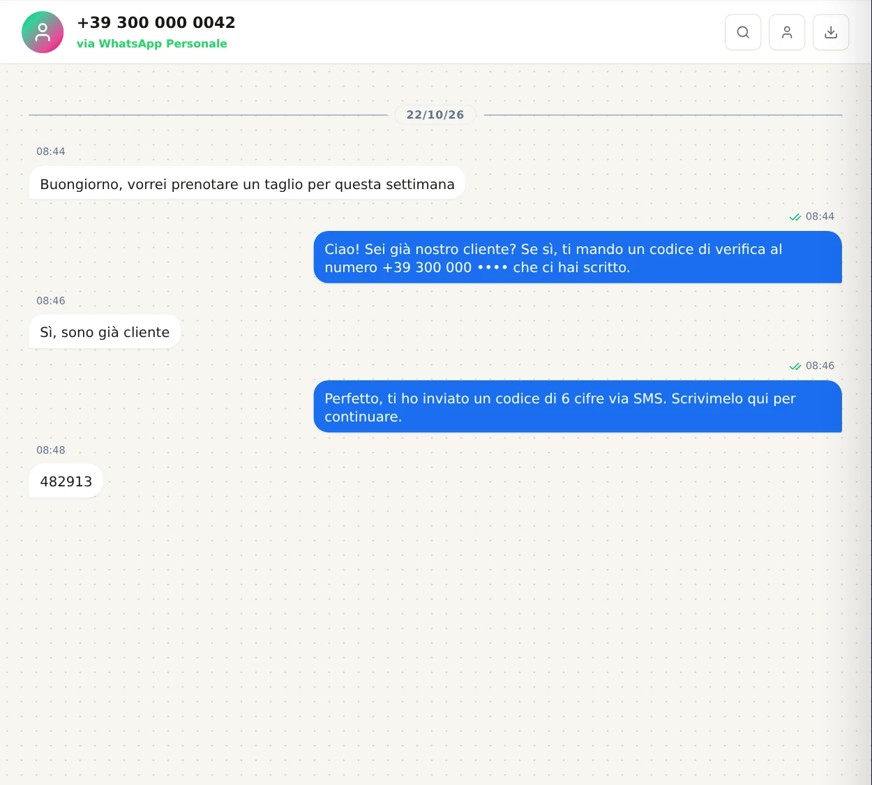 Una conversazione con «Sei già nostro cliente?», il numero mostrato in parte nascosto e un codice a sei cifre scritto dal cliente.