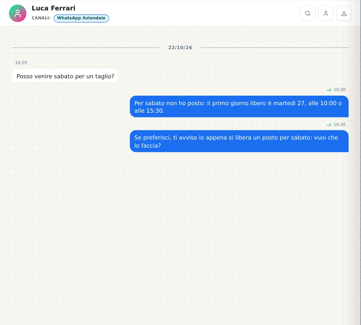 Una conversazione in cui l'assistente propone il primo giorno libero e, poco sotto, di essere avvisato quando si libera un posto.